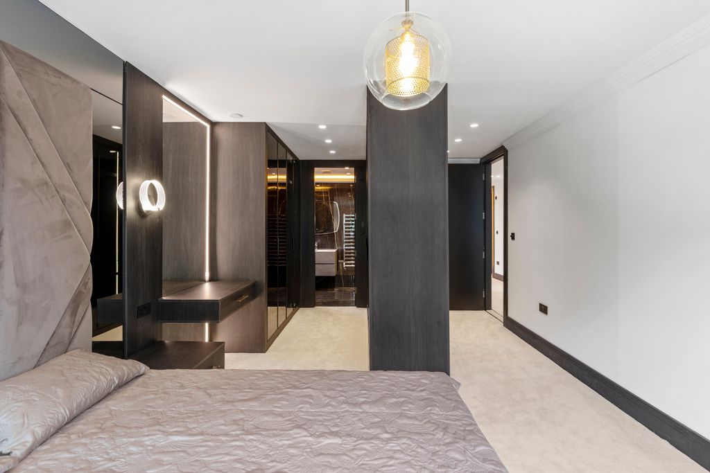 Additional image 7 of 5 bed detached house for saleThe Pipers Pipers Green Lane, Edgware HA8