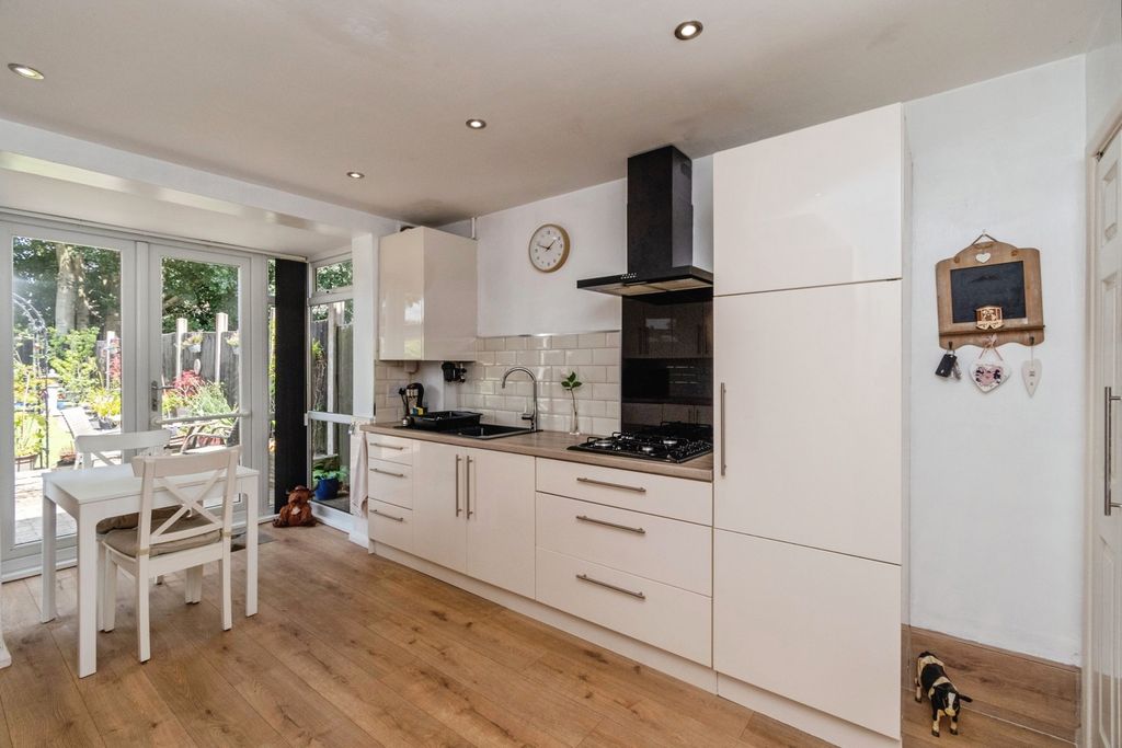 Property photo 3 of 20 Kitchen Dining Room
