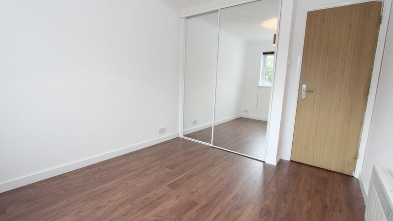 Property photo 1 of 8 Photo 6