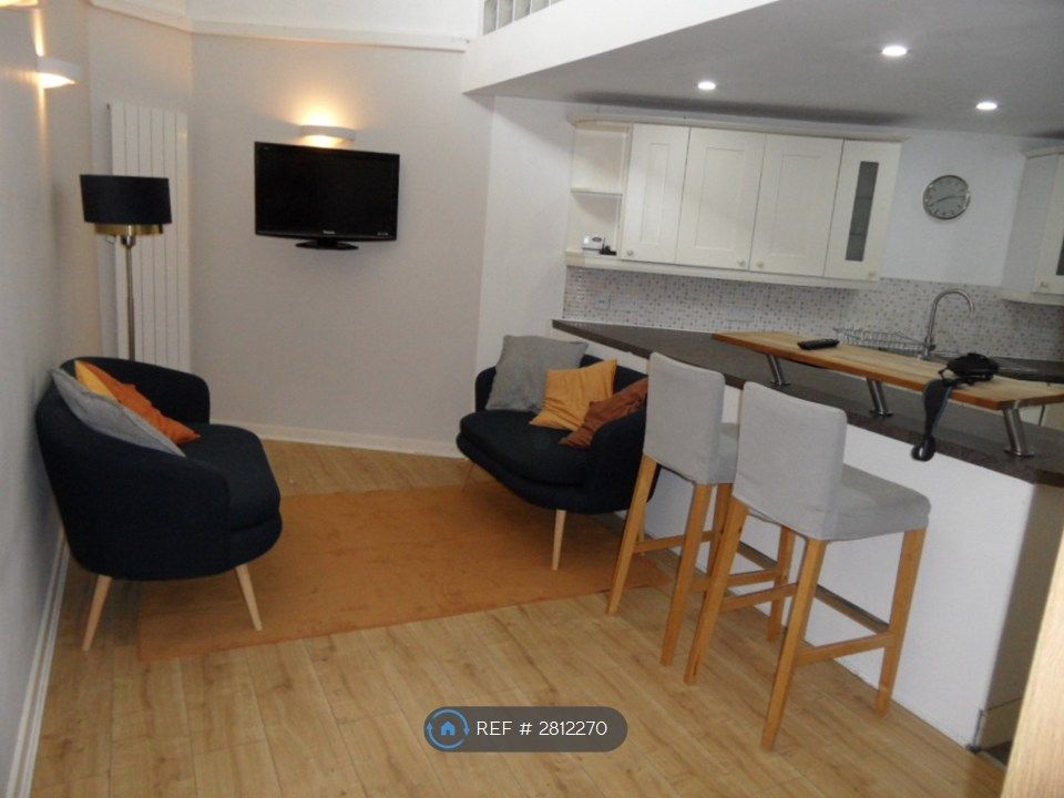 Property photo 1 of 8 Great Social Space