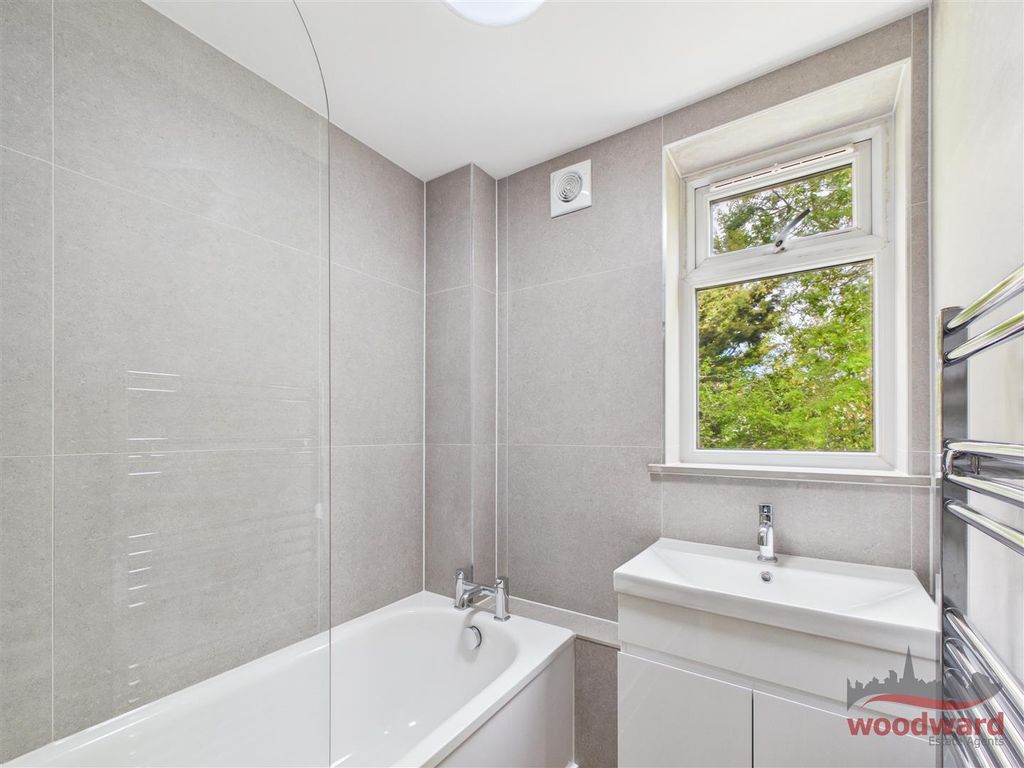 Property photo 3 of 15 Cam05267G0-Pr0214-Still012.Jpg
