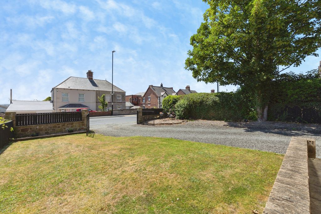 Property photo 2 of 23