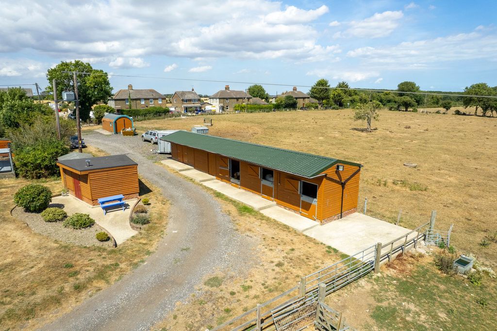 Property photo 2 of 21
