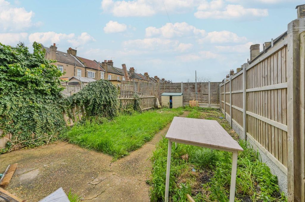 Property photo 2 of 11