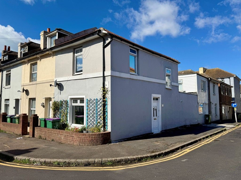 Property photo 1 of 7 End Terrace House