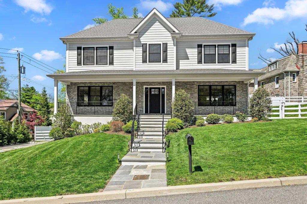 Property photo 1 of 31