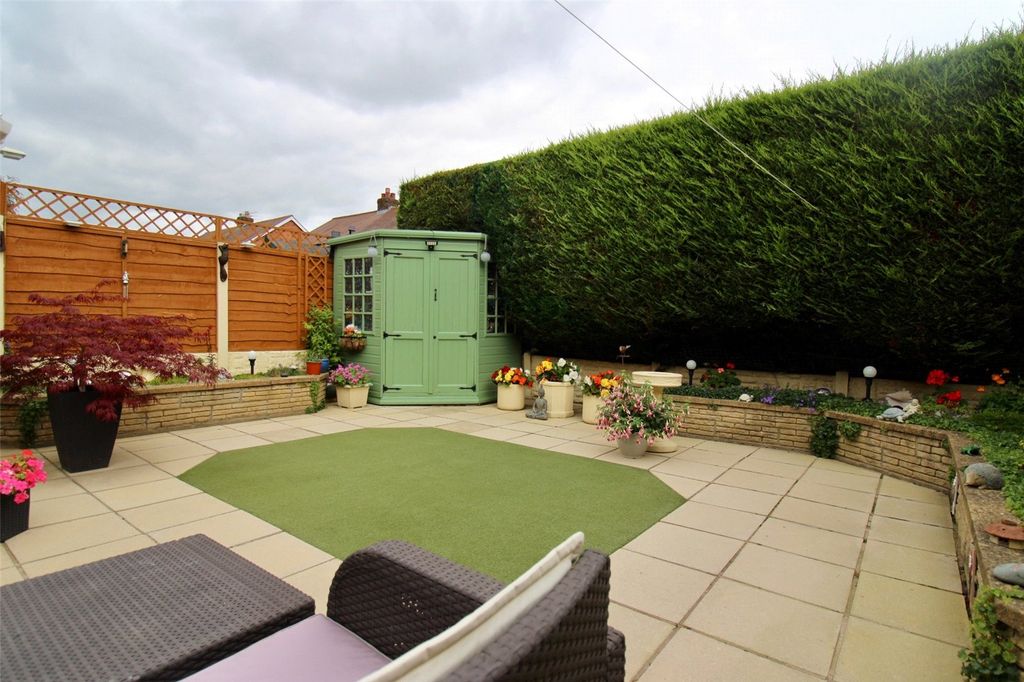 Property photo 2 of 18 Garden