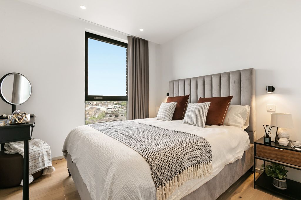 Property photo 3 of 34 Bedroom