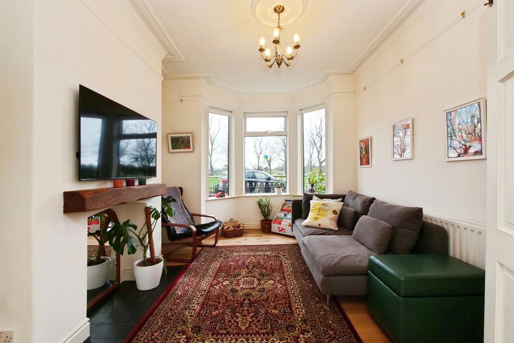 Property photo 3 of 24