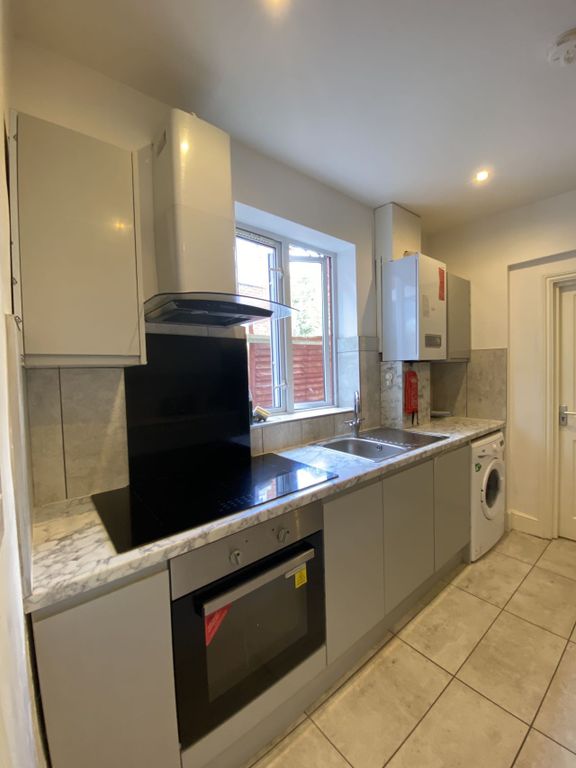 Property photo 2 of 7 Kitchen 2