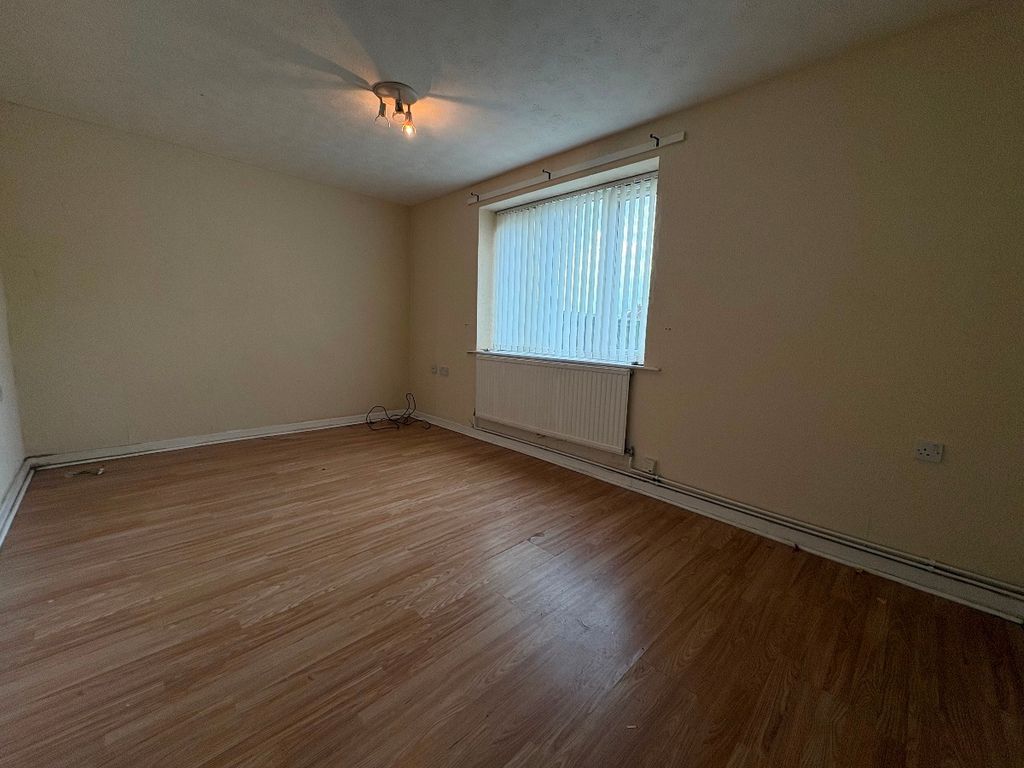 Property photo 1 of 4