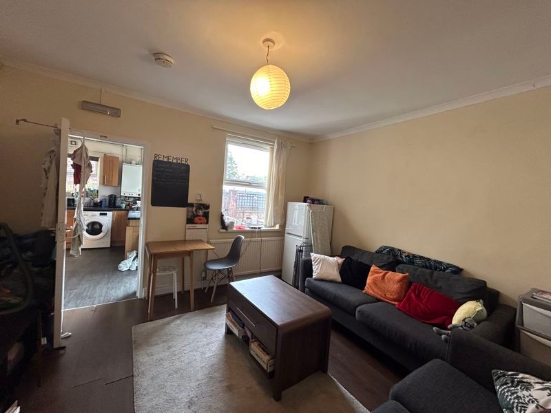 Property photo 1 of 9 Photo 6