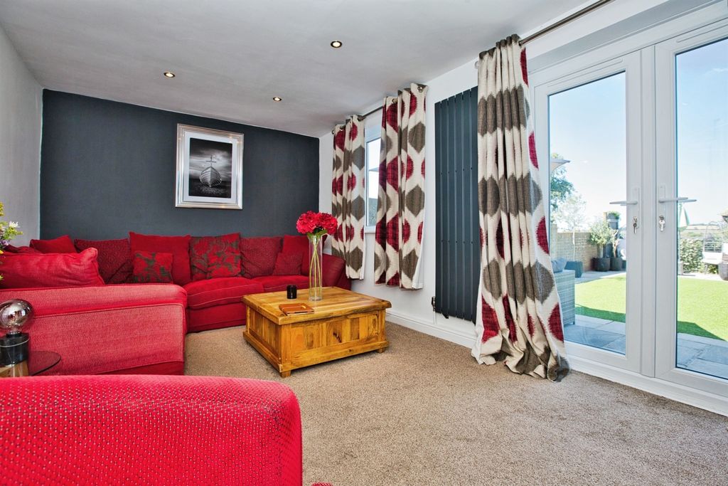 Property photo 2 of 18