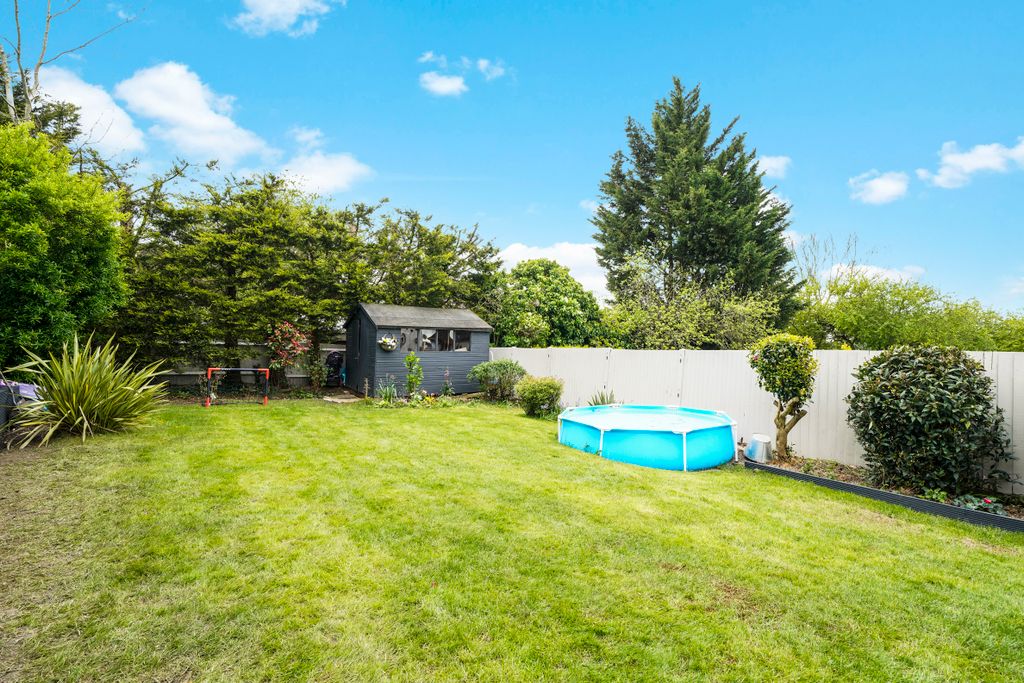 Property photo 2 of 15 Garden