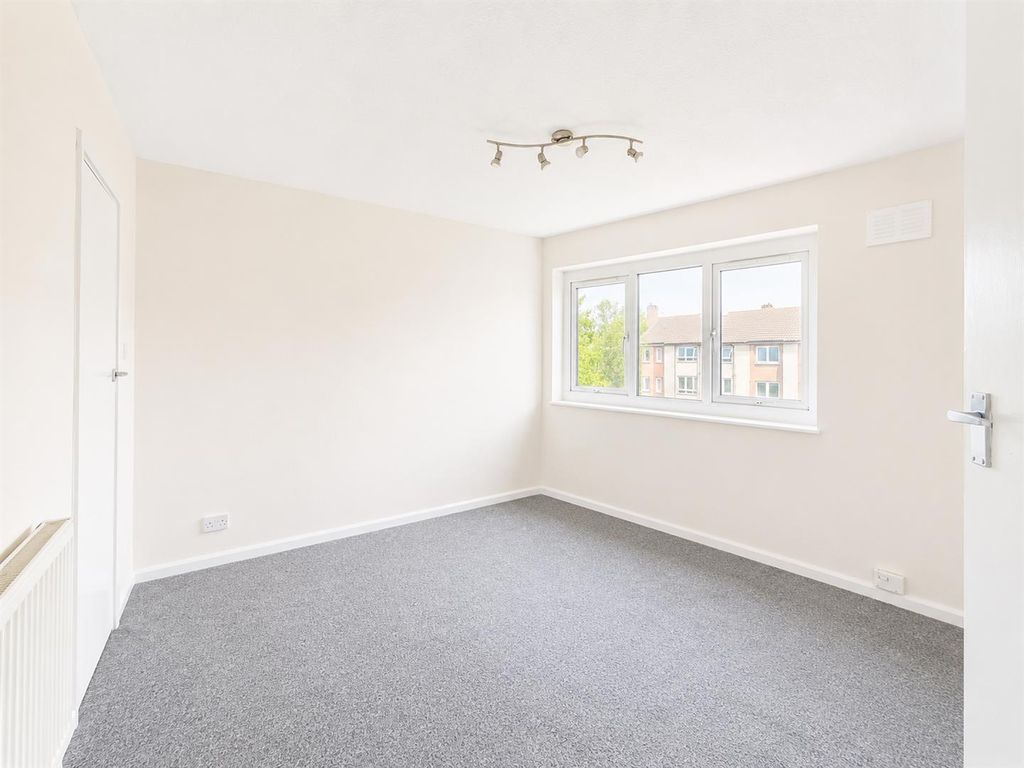 Property photo 2 of 6 0D740354-BA5B-4177-B6A1-7347Abefe284.Png