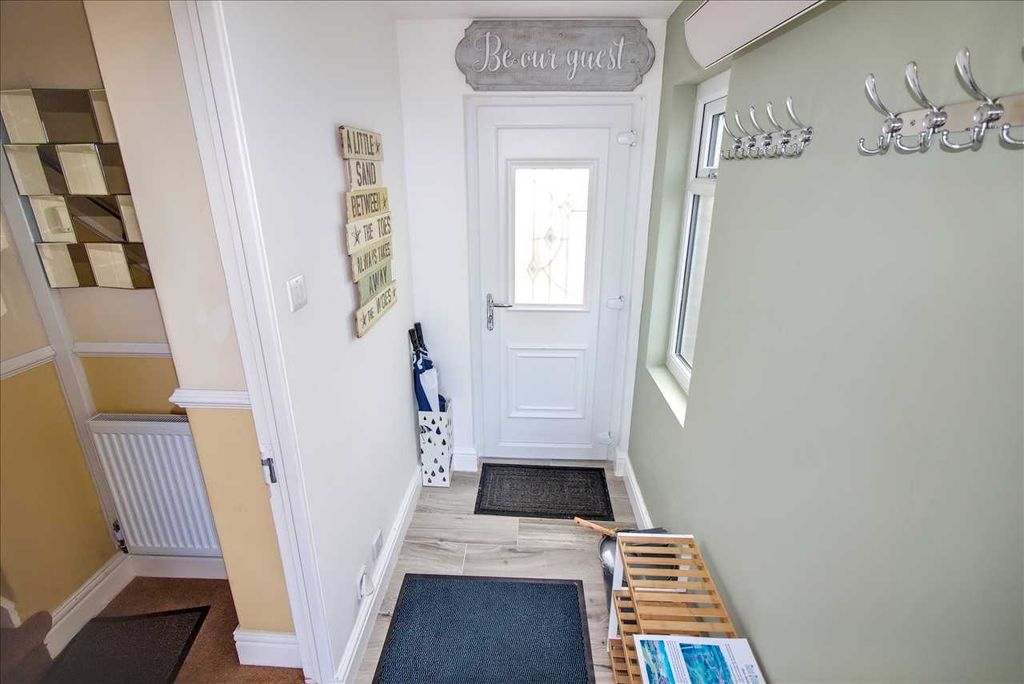 Property photo 3 of 15 Entrance Hall