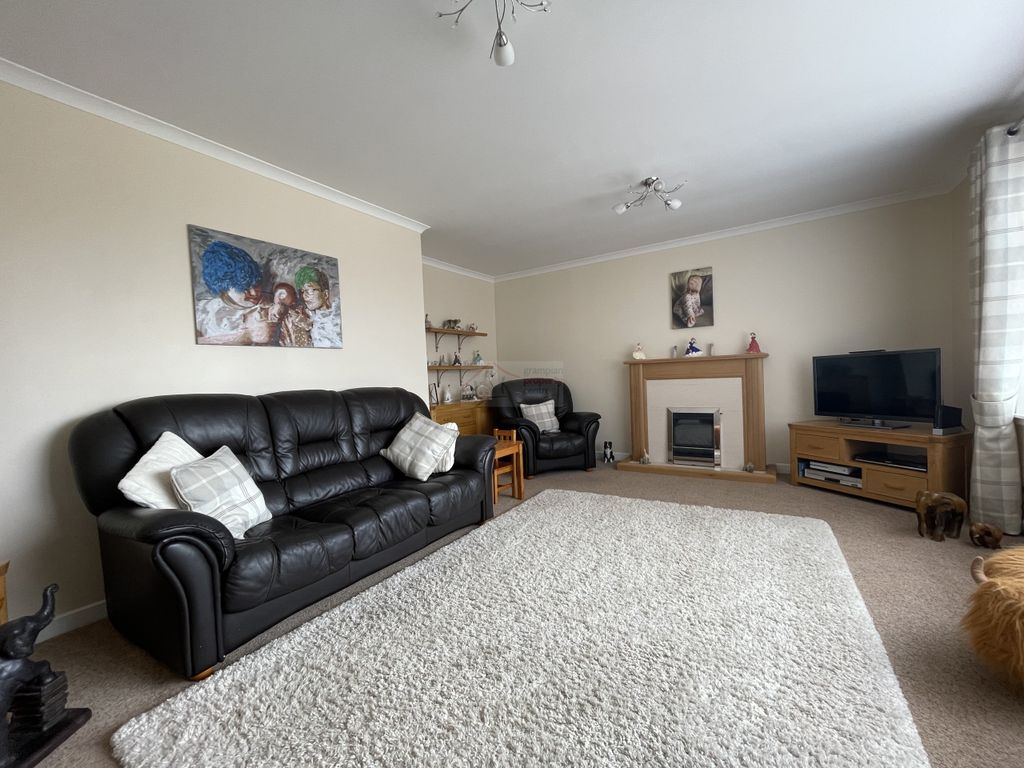 Property photo 2 of 32 Lounge A.Jpg