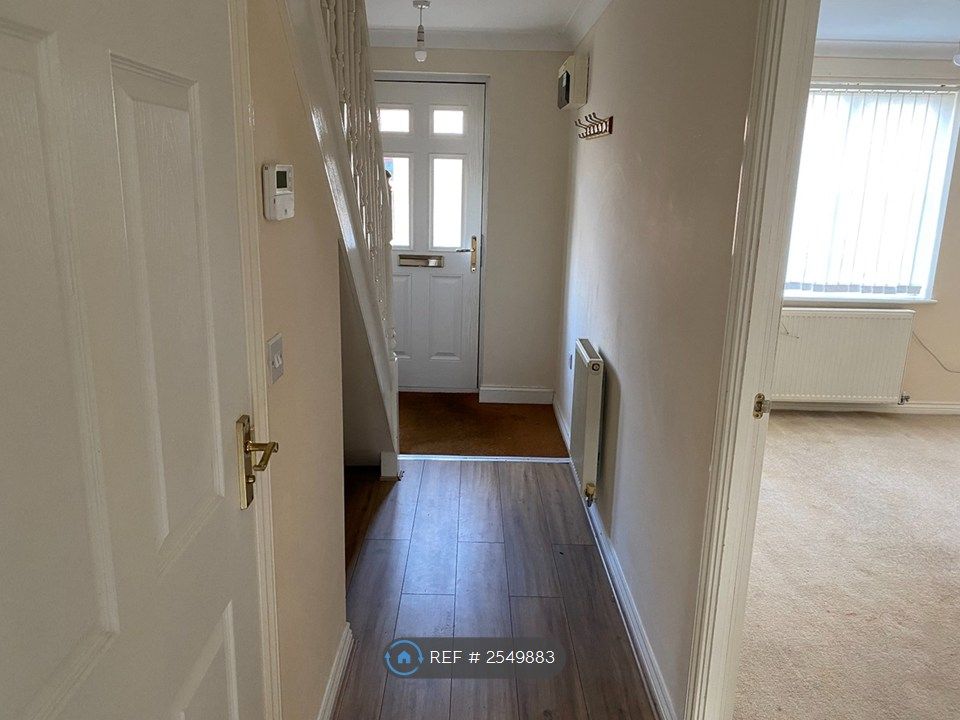 Property photo 2 of 15 Hallway