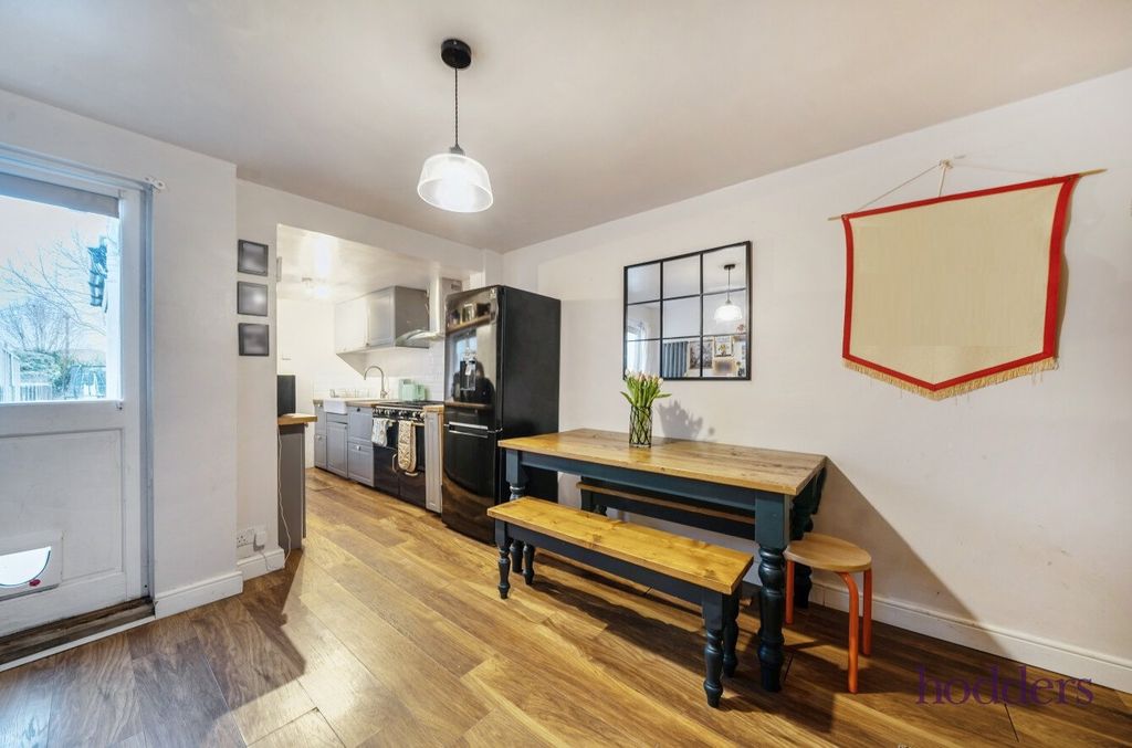 Property photo 2 of 18 Picture No. 32