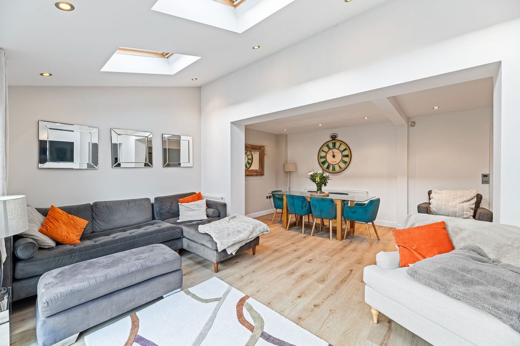 Property photo 2 of 21 Family Room