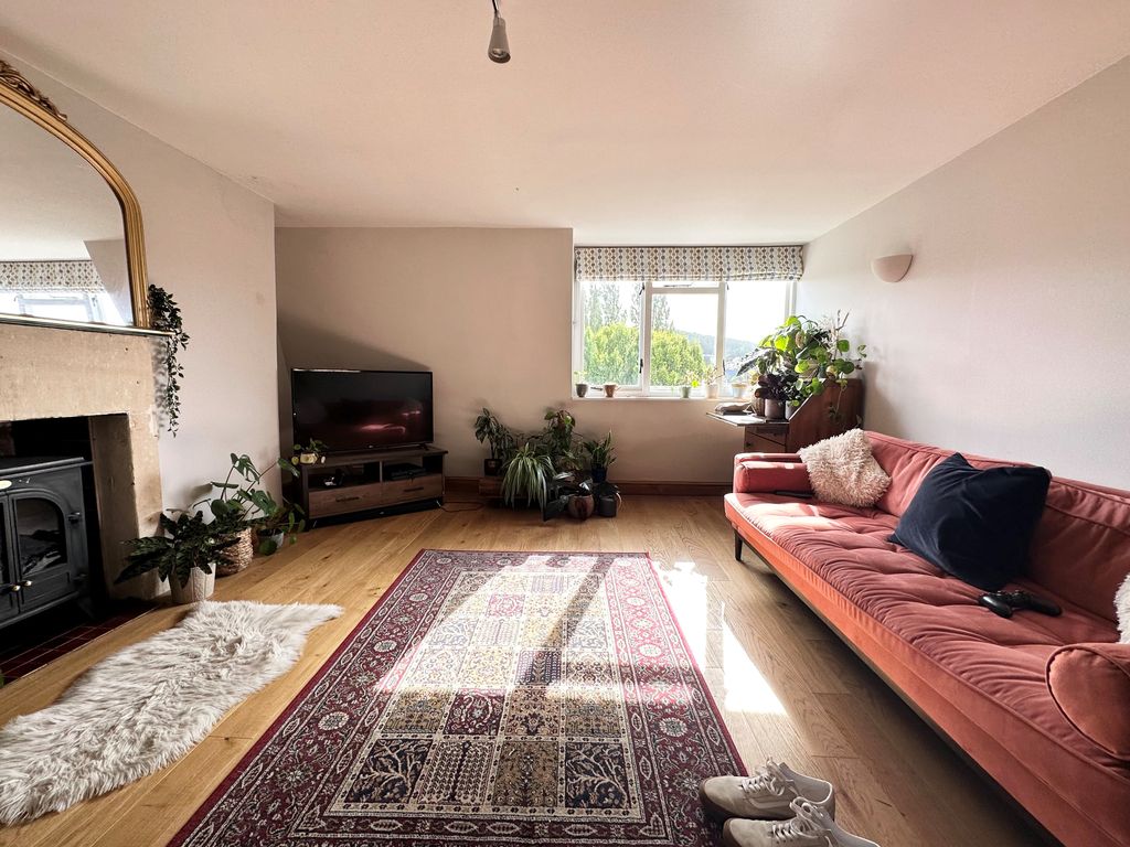 Property photo 3 of 10 Living Room