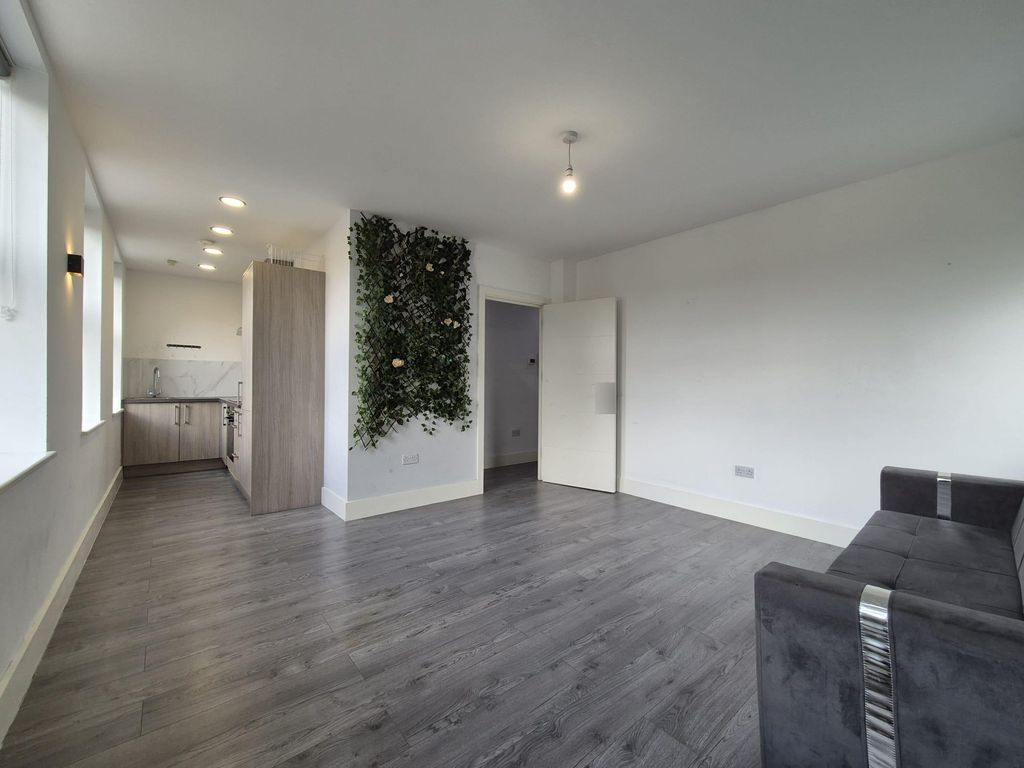 Property photo 2 of 9 Photo 1