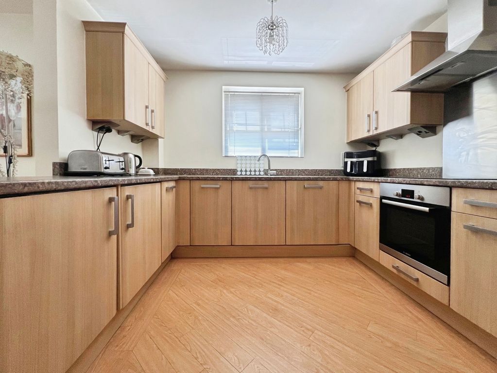 Property photo 2 of 8 Pbox-Img.Jpg