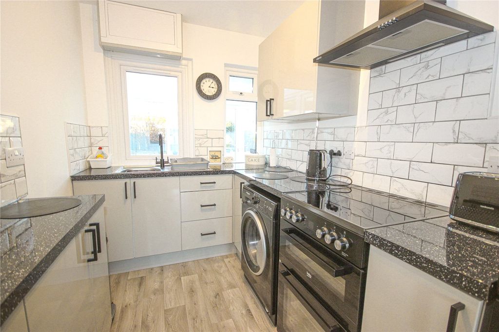 Property photo 3 of 14 Picture 3