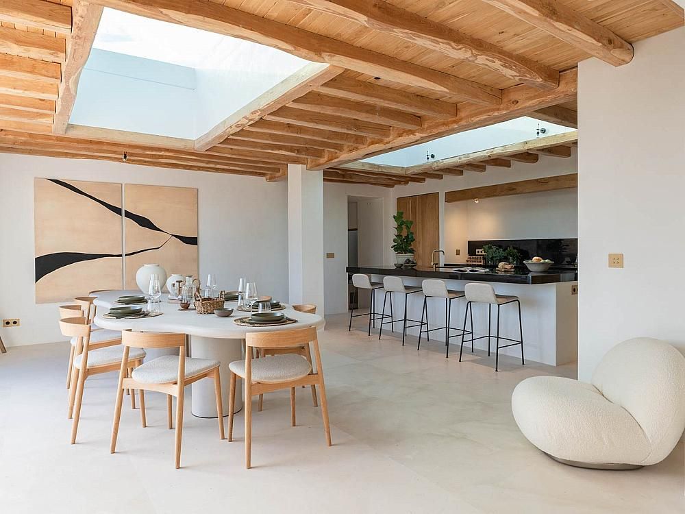 Property photo 3 of 42