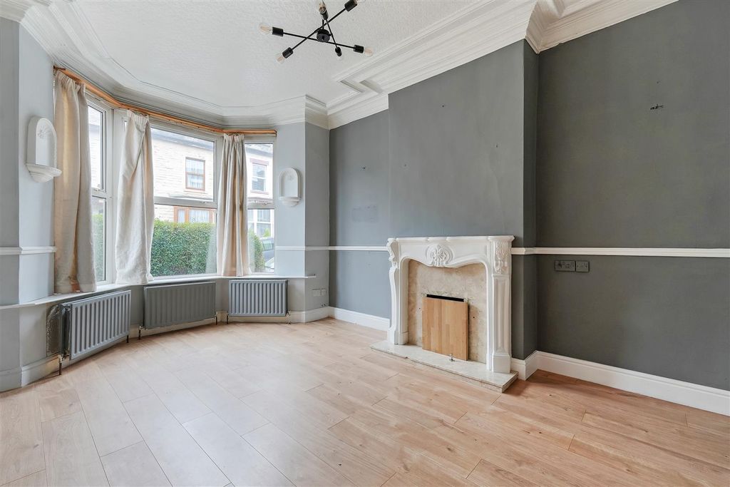 Property photo 3 of 16 Lounge.Jpg