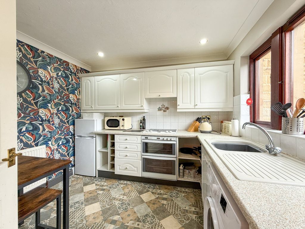Property photo 3 of 23