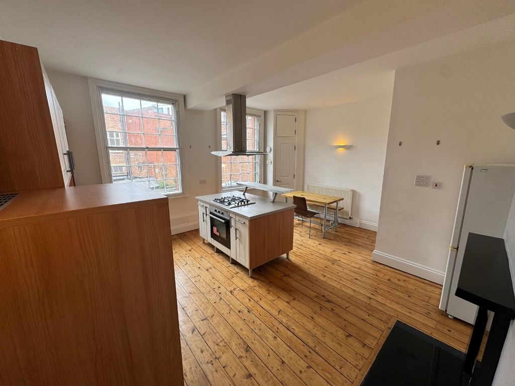 Property photo 3 of 15 Kitchen / Diner