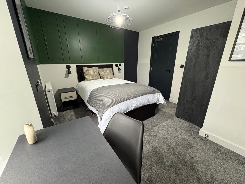 Property photo 1 of 15 A (18)