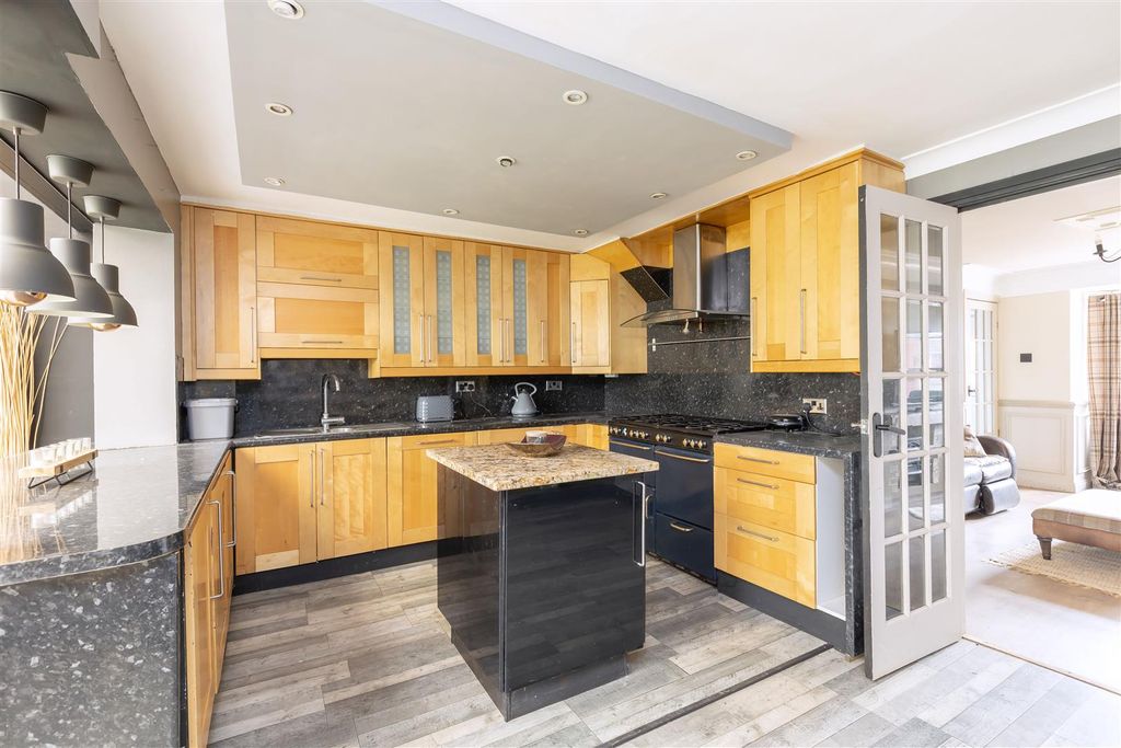 Property photo 3 of 33 Kitchen Diner