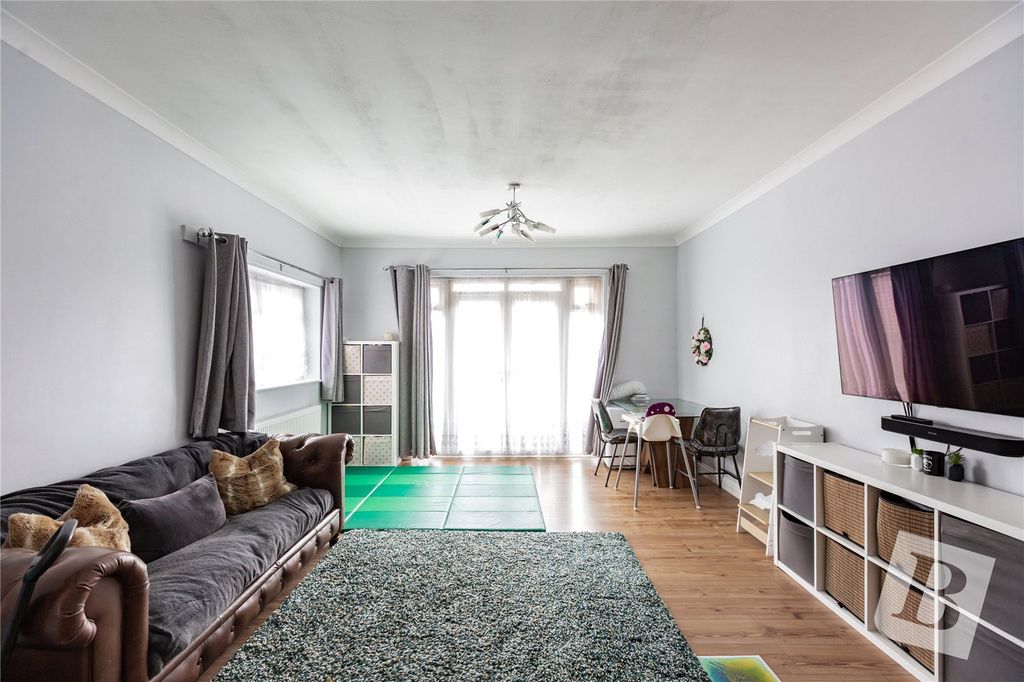 Property photo 3 of 14 Living Room