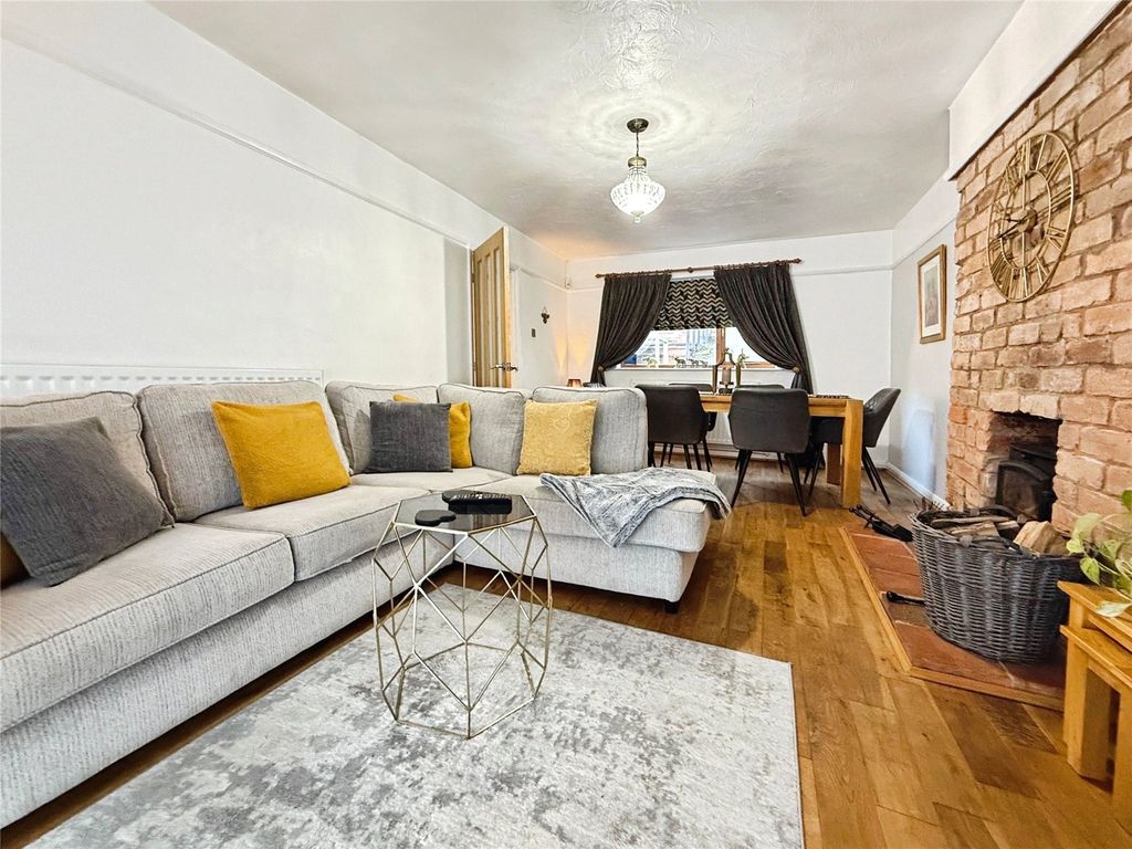 Property photo 2 of 15 Lounge