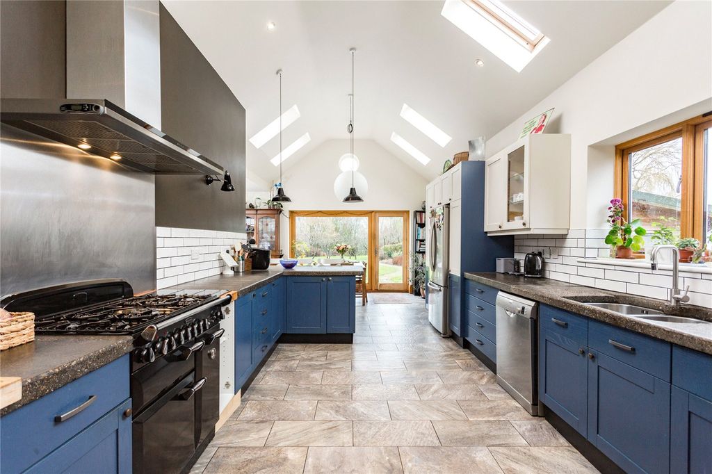 Property photo 3 of 24 Kitchen