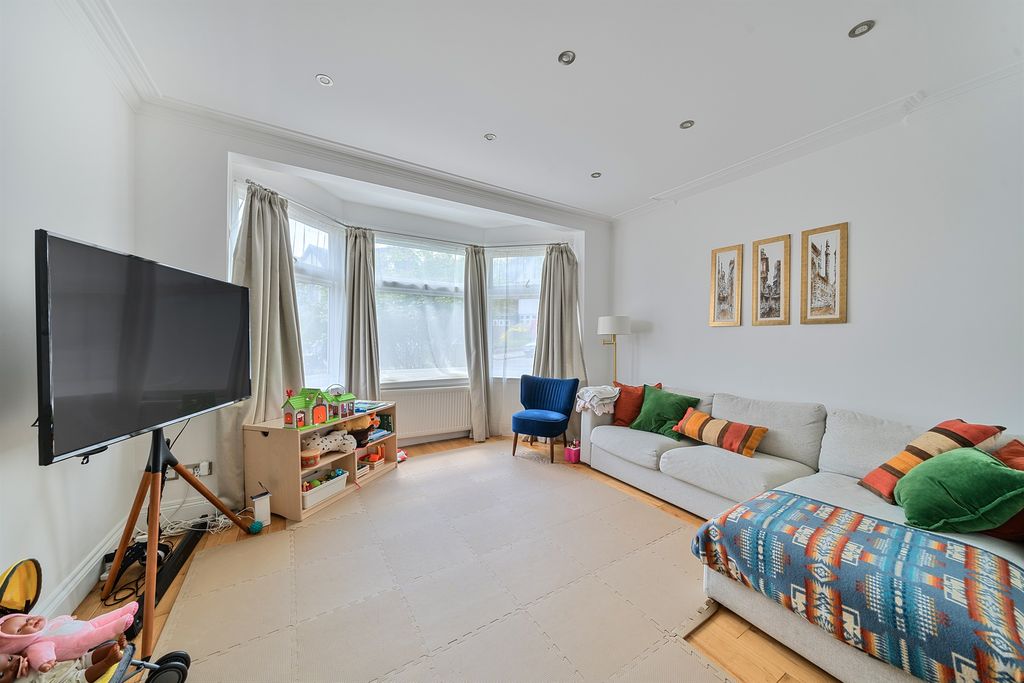 Property photo 3 of 11 Image