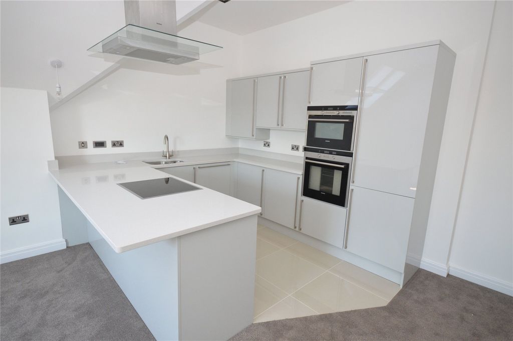 Property photo 2 of 8 Kitchen