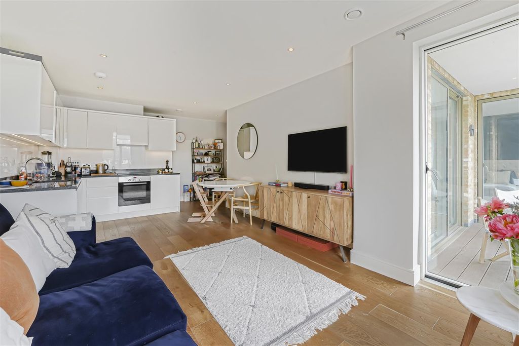 Property photo 2 of 8 Ped04087.Jpg