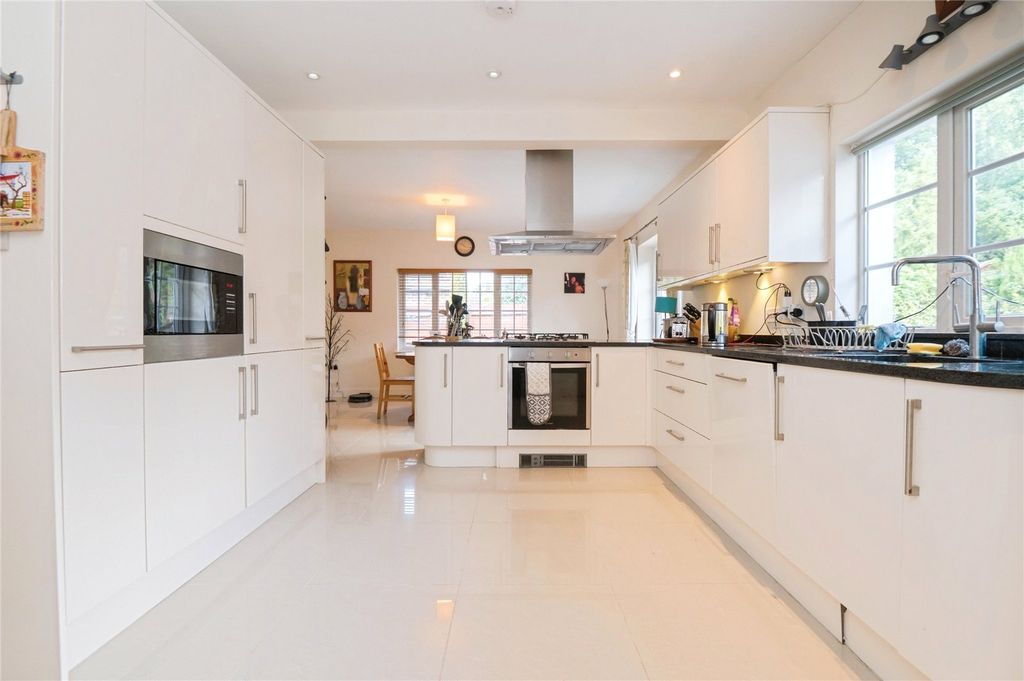 Property photo 2 of 33 Picture No. 19