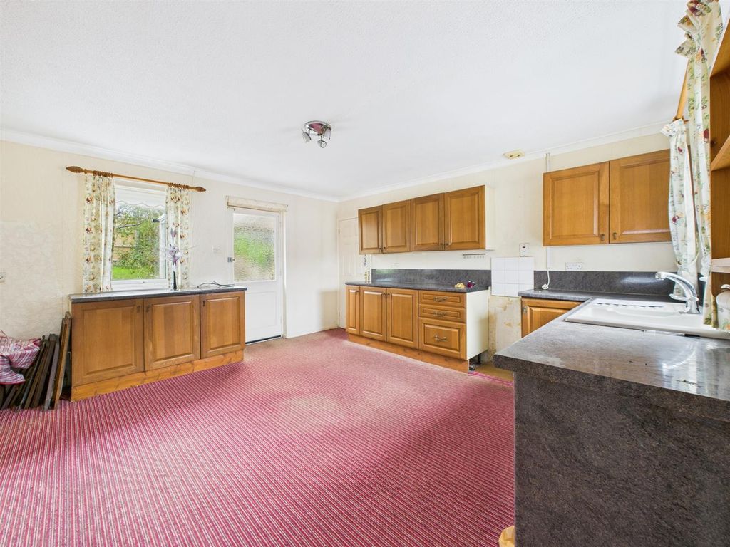 Property photo 3 of 12 Cam05474G0-Pr0034-Still006.Jpg