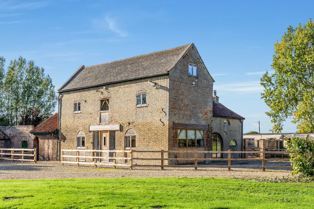 Property photo 3 of 18 4139713