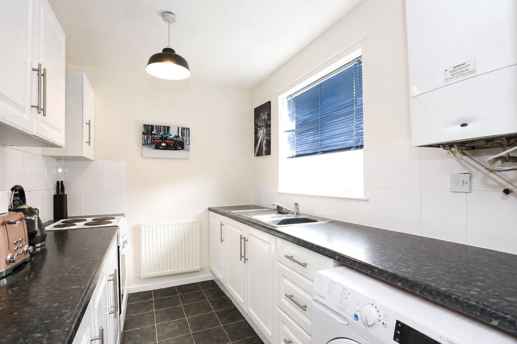 Property photo 3 of 8 3