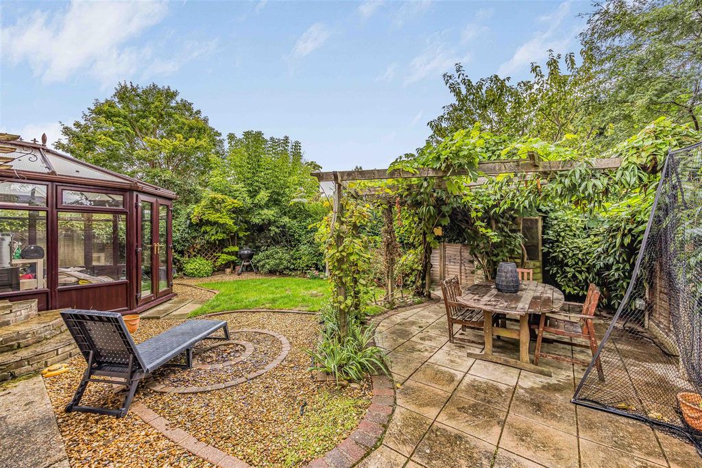 Property photo 2 of 19 Alfrey Close, Southbourne-Small-Porticomarketing-N