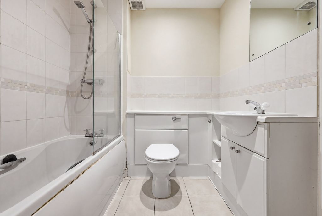 Property photo 3 of 14 Bathroom