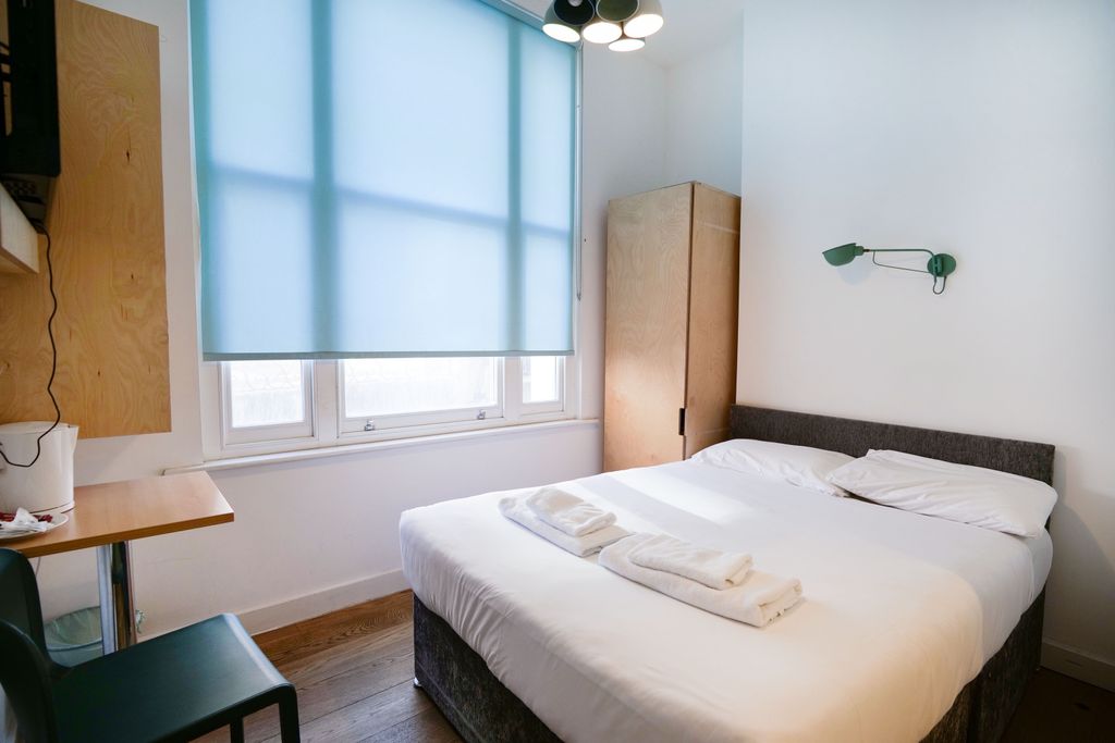 Property photo 1 of 4 Studio For Rent