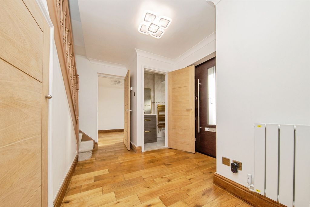 Property photo 3 of 28