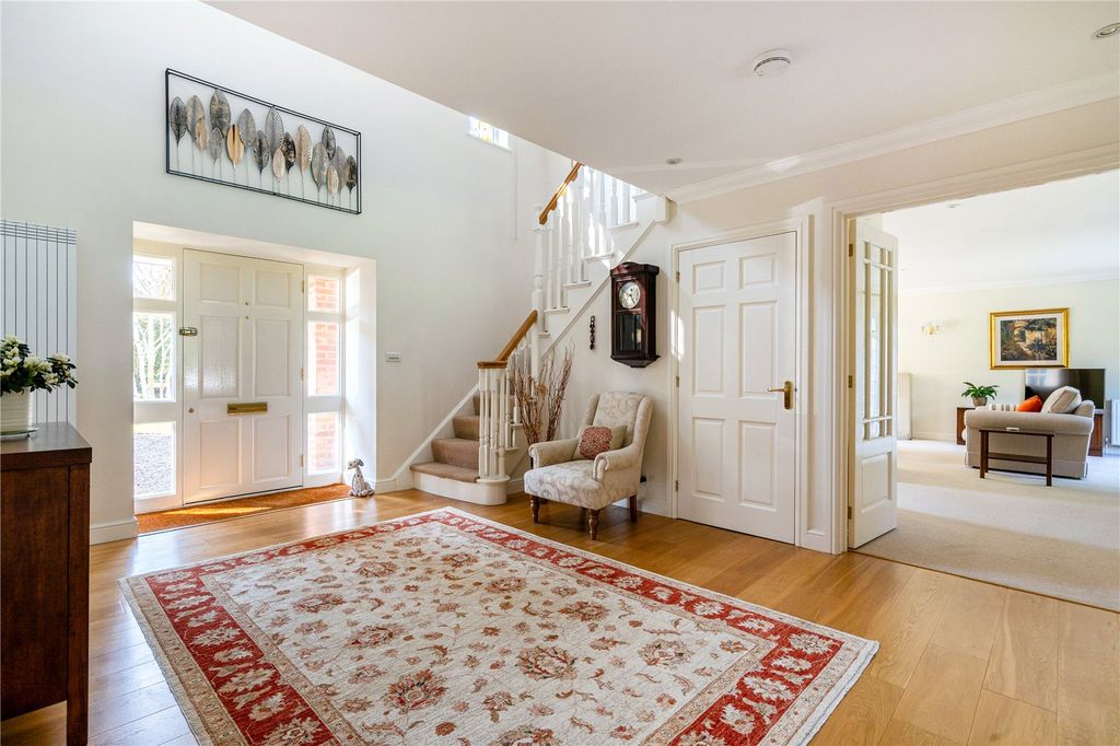 Property photo 2 of 18 Entrance Hall