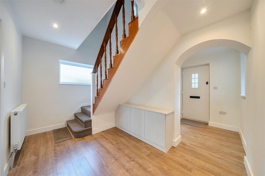 Property photo 2 of 12 Tc - Hallway.Jpg